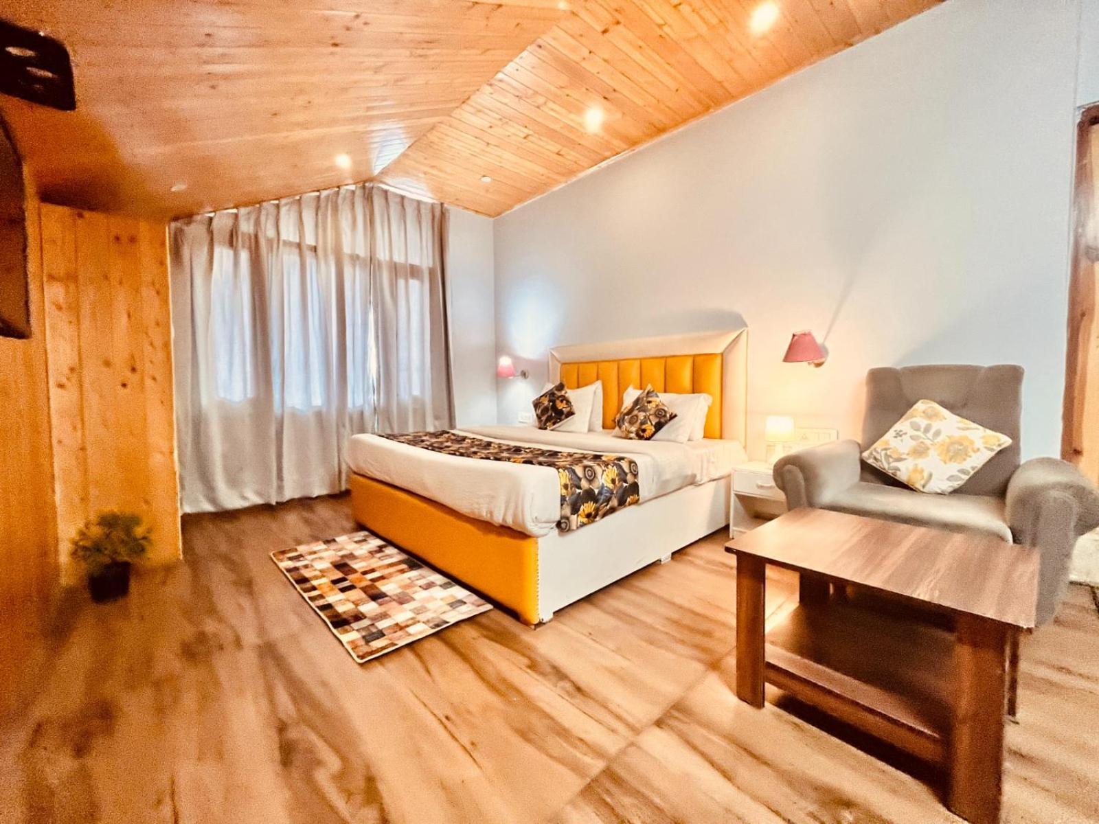 Hadimba Hill View By Hadimba Palace, Manali - Premium Room ! Family Hotel ! Parking ! Near Hadimba Temple Luaran gambar