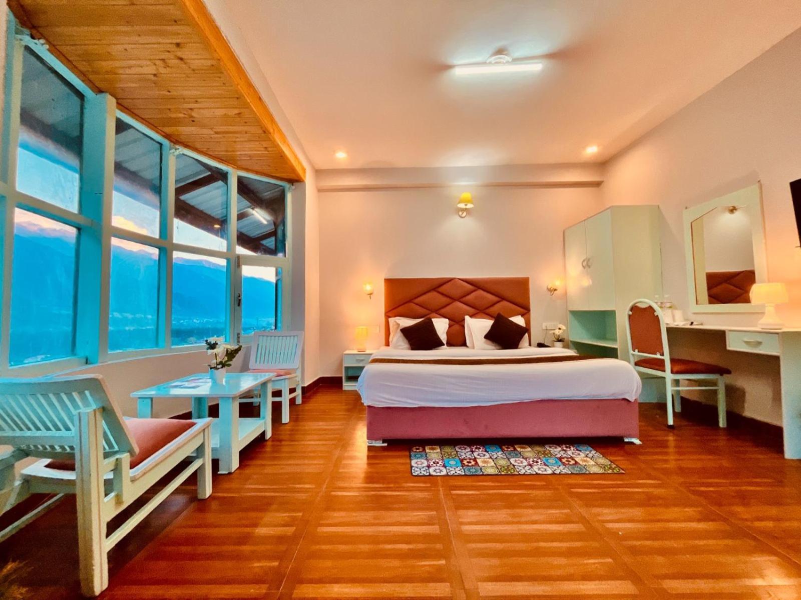 Hadimba Hill View By Hadimba Palace, Manali - Premium Room ! Family Hotel ! Parking ! Near Hadimba Temple Luaran gambar