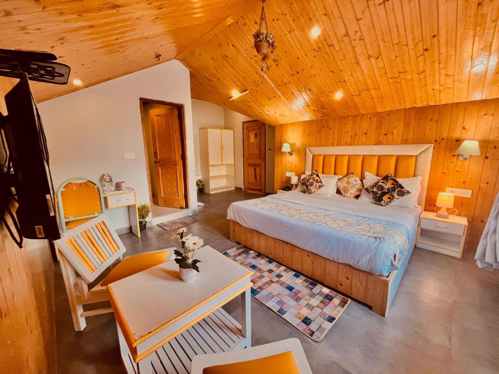 Hadimba Hill View By Hadimba Palace, Manali - Premium Room ! Family Hotel ! Parking ! Near Hadimba Temple Luaran gambar