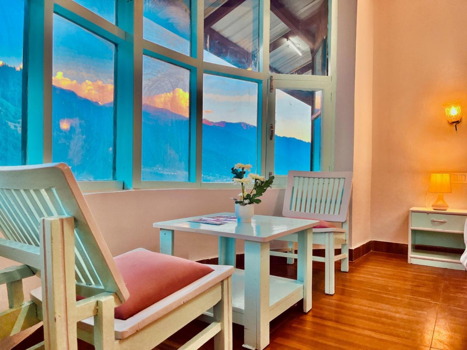Hadimba Hill View By Hadimba Palace, Manali - Premium Room ! Family Hotel ! Parking ! Near Hadimba Temple Luaran gambar