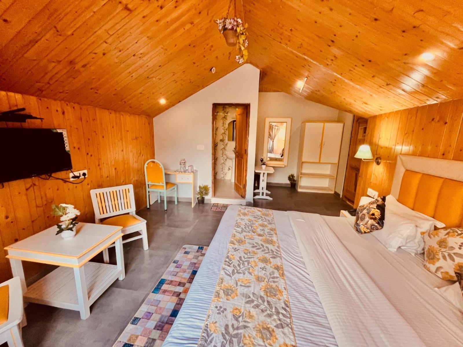 Hadimba Hill View By Hadimba Palace, Manali - Premium Room ! Family Hotel ! Parking ! Near Hadimba Temple Luaran gambar