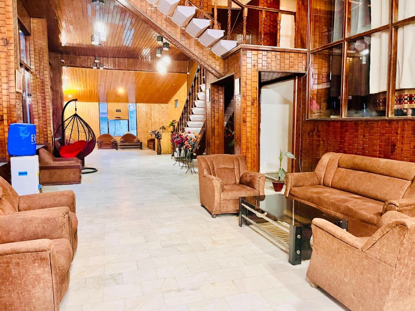 Hadimba Hill View By Hadimba Palace, Manali - Premium Room ! Family Hotel ! Parking ! Near Hadimba Temple Luaran gambar
