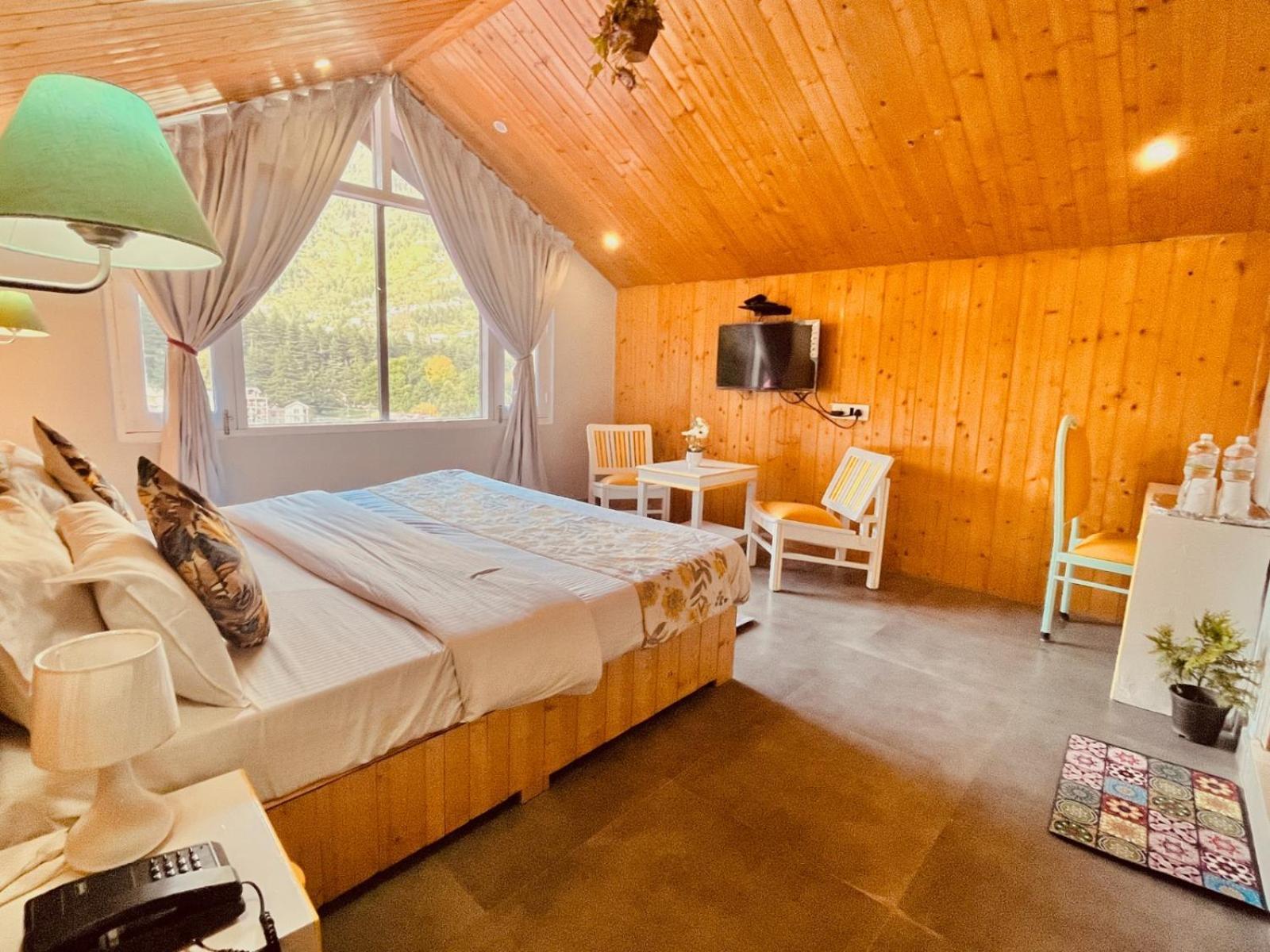Hadimba Hill View By Hadimba Palace, Manali - Premium Room ! Family Hotel ! Parking ! Near Hadimba Temple Luaran gambar