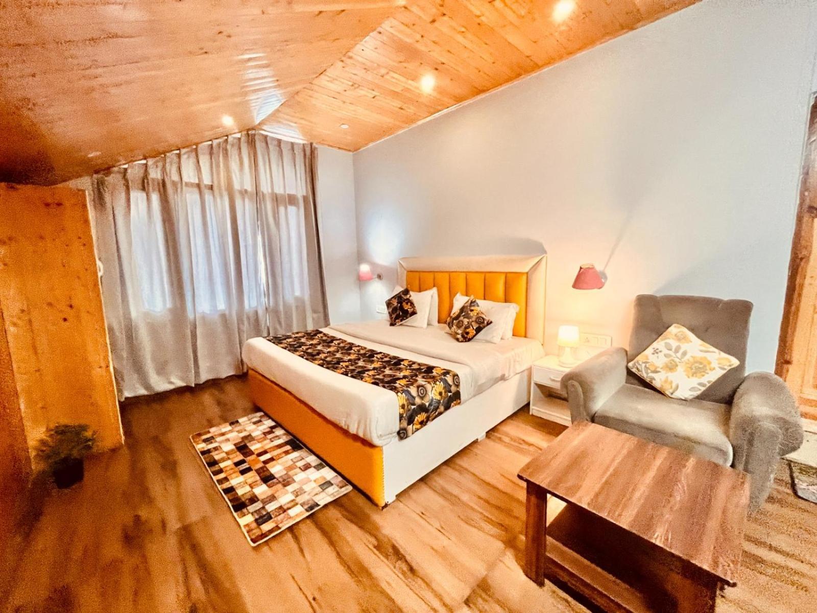 Hadimba Hill View By Hadimba Palace, Manali - Premium Room ! Family Hotel ! Parking ! Near Hadimba Temple Luaran gambar