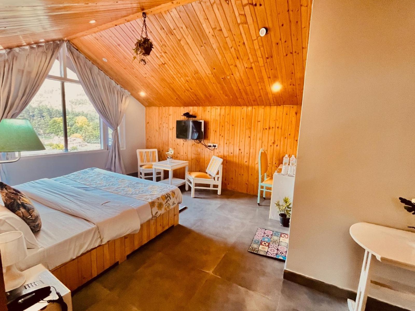 Hadimba Hill View By Hadimba Palace, Manali - Premium Room ! Family Hotel ! Parking ! Near Hadimba Temple Luaran gambar