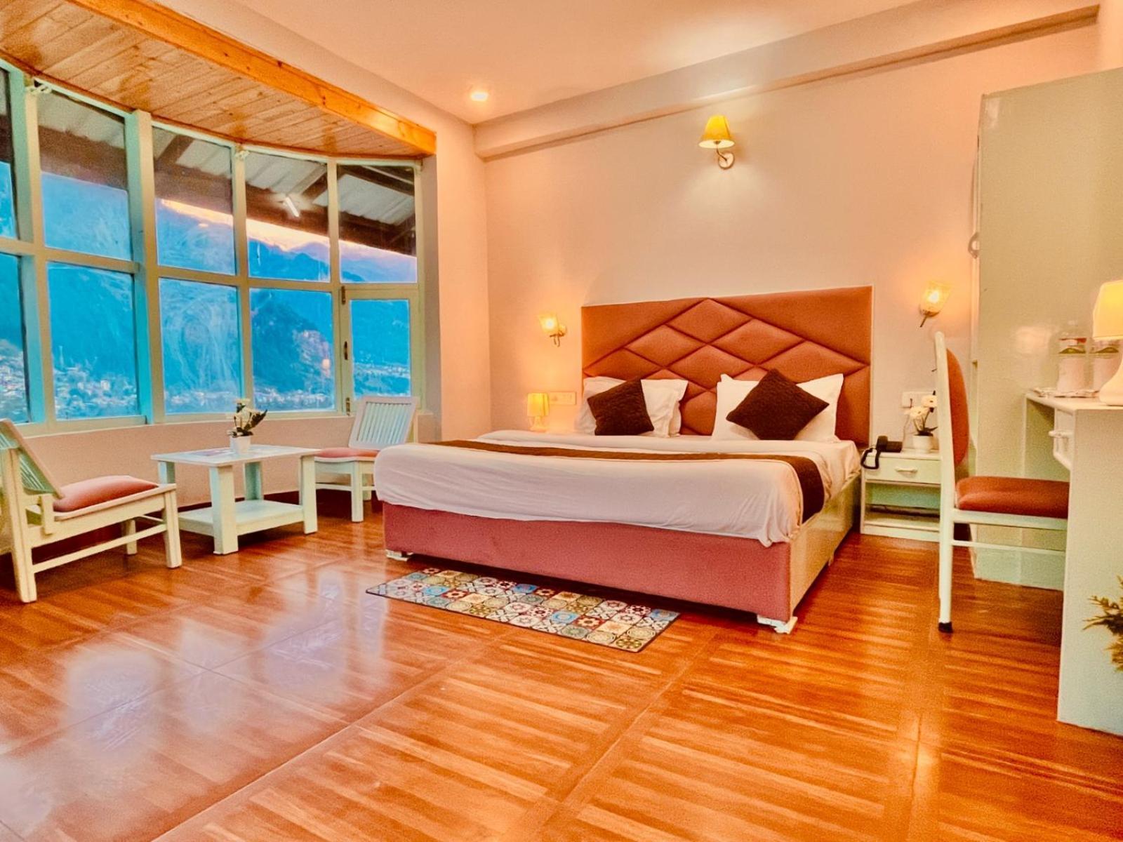 Hadimba Hill View By Hadimba Palace, Manali - Premium Room ! Family Hotel ! Parking ! Near Hadimba Temple Luaran gambar